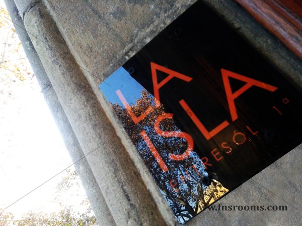 LA ISLA HOSTAL