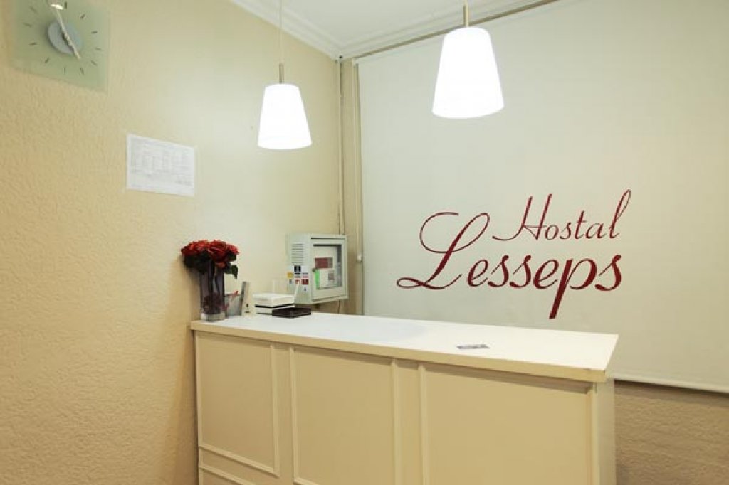 1403-hostal-lesseps-barcelona-1.jpg