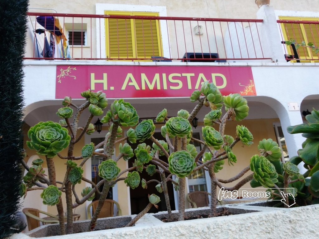 20 - Amistad Hostal Mallorca
