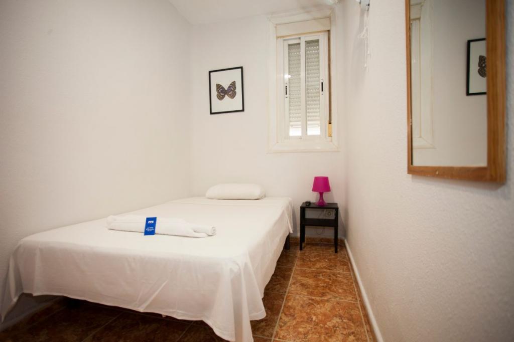 Hostel Enebral - Cheap Hostel in Fuencarral Madrid