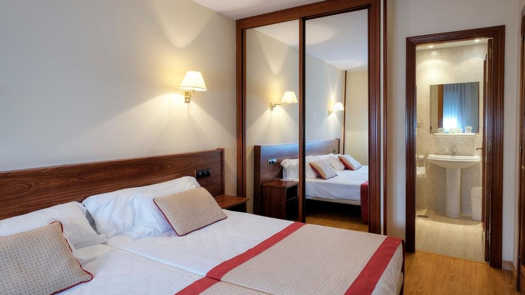 Hotel Palacio Arias / Hotel Arias / Apartamentos Arias Navia