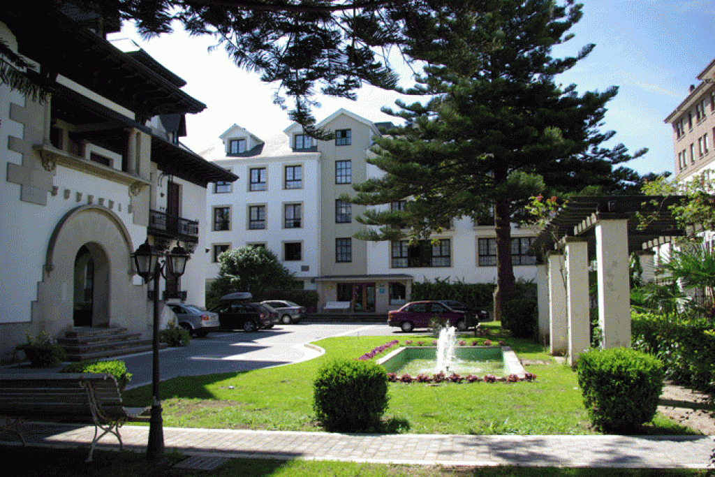 Hotel Palacio Arias / Hotel Arias / Apartamentos Arias