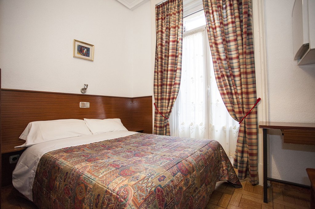 Hostal Callao - Cheap Hostel in Madrid