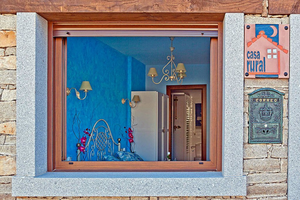 6566-casa_rural_antonio_en_salamanca_detalle_ventana_fachada.jpg