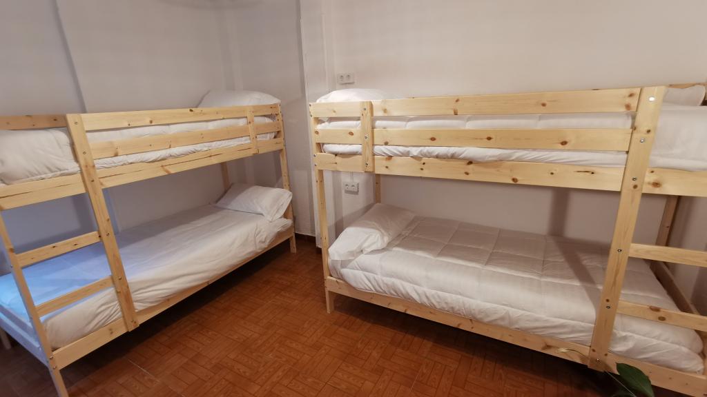 4 bed mixed dormitory room - private bathroom