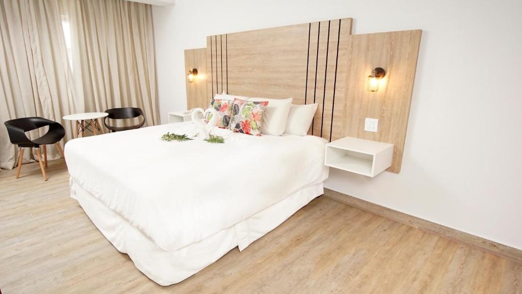 1 Bedroom Suite-King Bed
