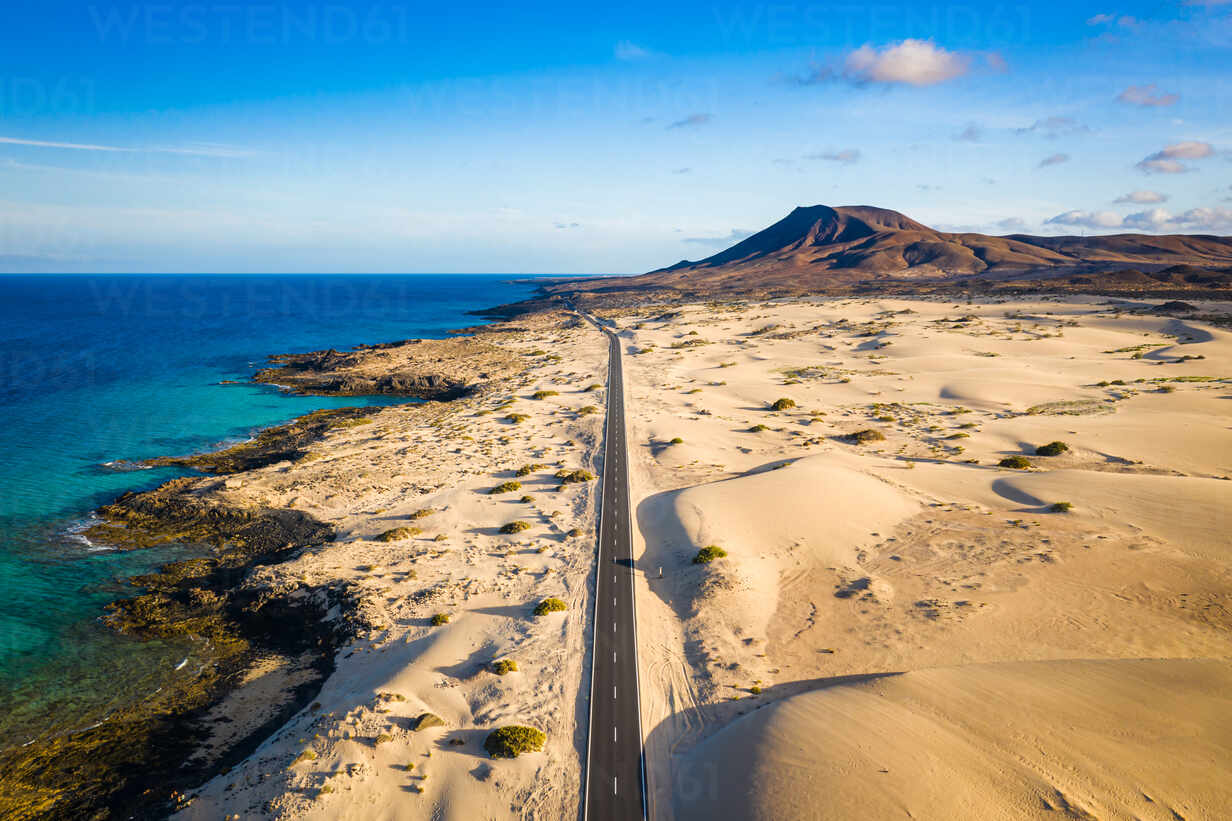 Las dunas de Corralejo, donde desierto y océano se tocan Las dunas de Corralejo, donde desierto y océano se tocan