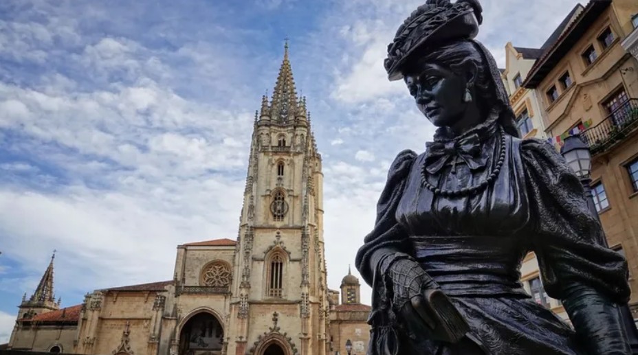 Oviedo: Un Viaje Literario